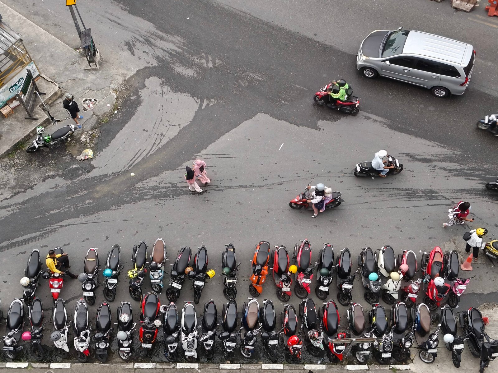 Pemprov Wacanakan Ambil Alih Parkir, Gubernur Hendrik Lewerissa Mengaku Belum Tahu 1 IMG 20260408 172751 165 scaled