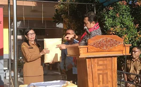Asis Sangkala Buka Sampul Ujian SMAN 3 Ambon