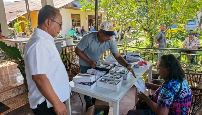Kerja Sama Klinik Mata Ambon-Vlisingen dan William Mairuhu, Ratusan Warga Tawiri Nikmati Pengobatan Mata Gratis