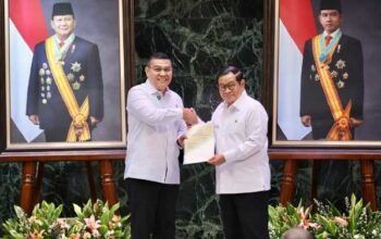 BPN Rilis Wamen Ossy serah Sertipikat ke Gub JKT