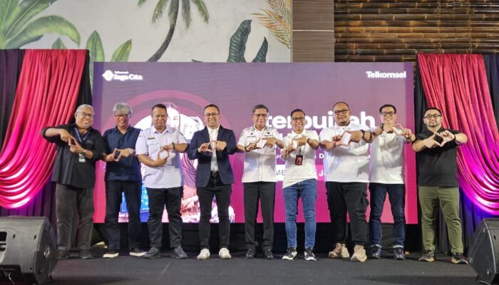 Telkomsel Pilih Ambon Jadi Satu-satunya Kota Indonesia Timur untuk Roadshow “Terpujilah GURU”