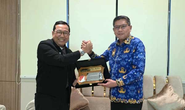 Kunjungi Wali Kota Ambon, Wakil Uskup OCI Serukan Penguatan Moderasi Beragama