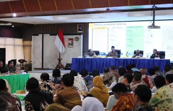 Menteri Nusron ke Jajaran di Jatim: Tempatkan Pemohon sebagai Raja ! 1 BPN Rilis Menteri Nusron ke Jajaran di Jatim