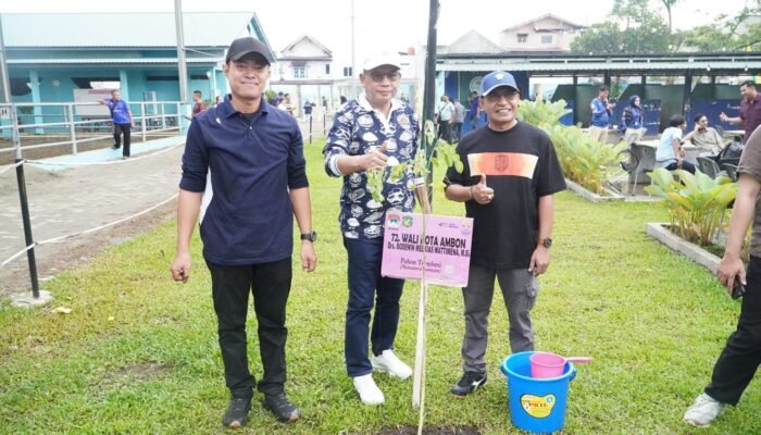 Wali Kota Ambon Tanam Pohon Trembesi, Perkuat Komitmen Penghijauan Kota
