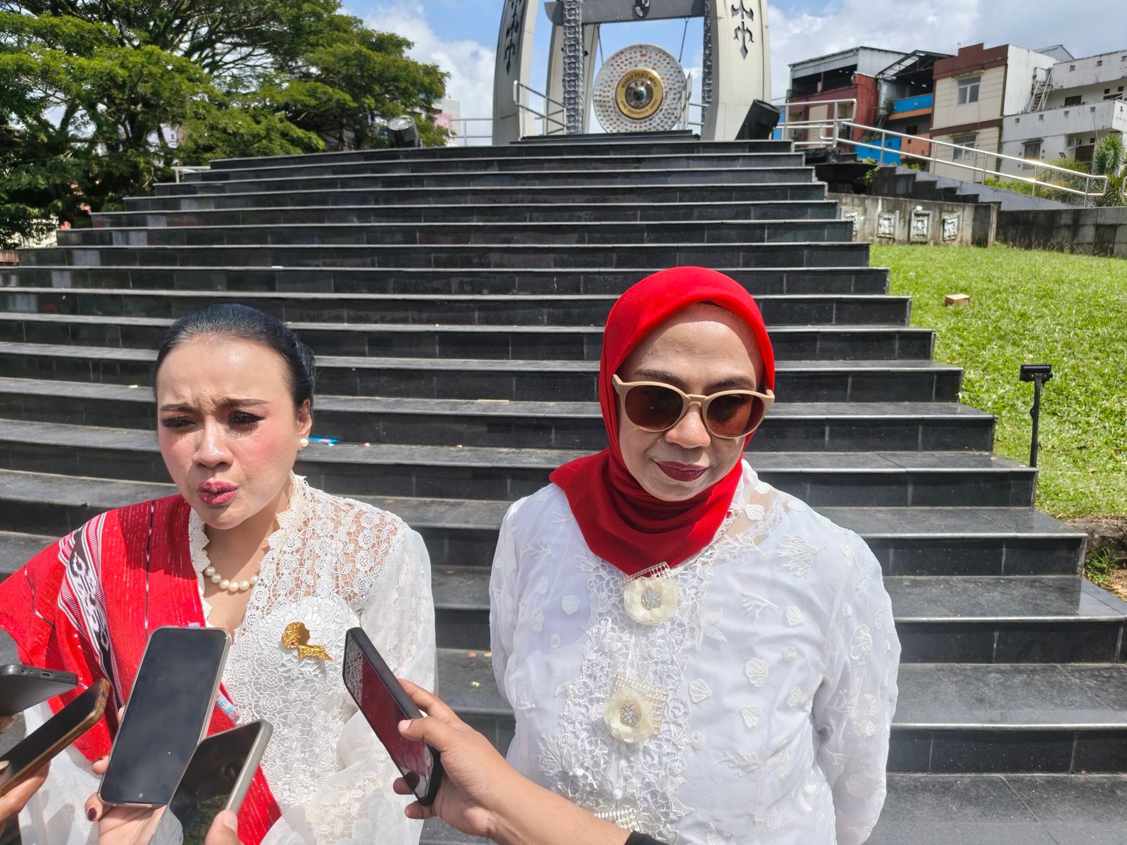 Ribuan Warga Semarakkan Parade Kebaya Ambon, PIM Maluku Bidik Rekor MURI dan Status Warisan Budaya Takbenda 3 IMG 20260725 112116 577 scaled