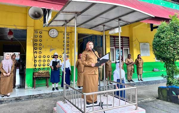 Kepala SMPN 2 Ambon Elfi S buka MPLS