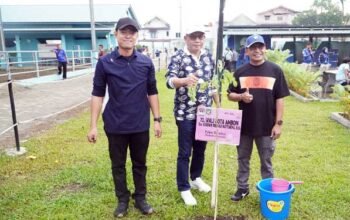 Walkot BW Tanam Trembesi di Medan