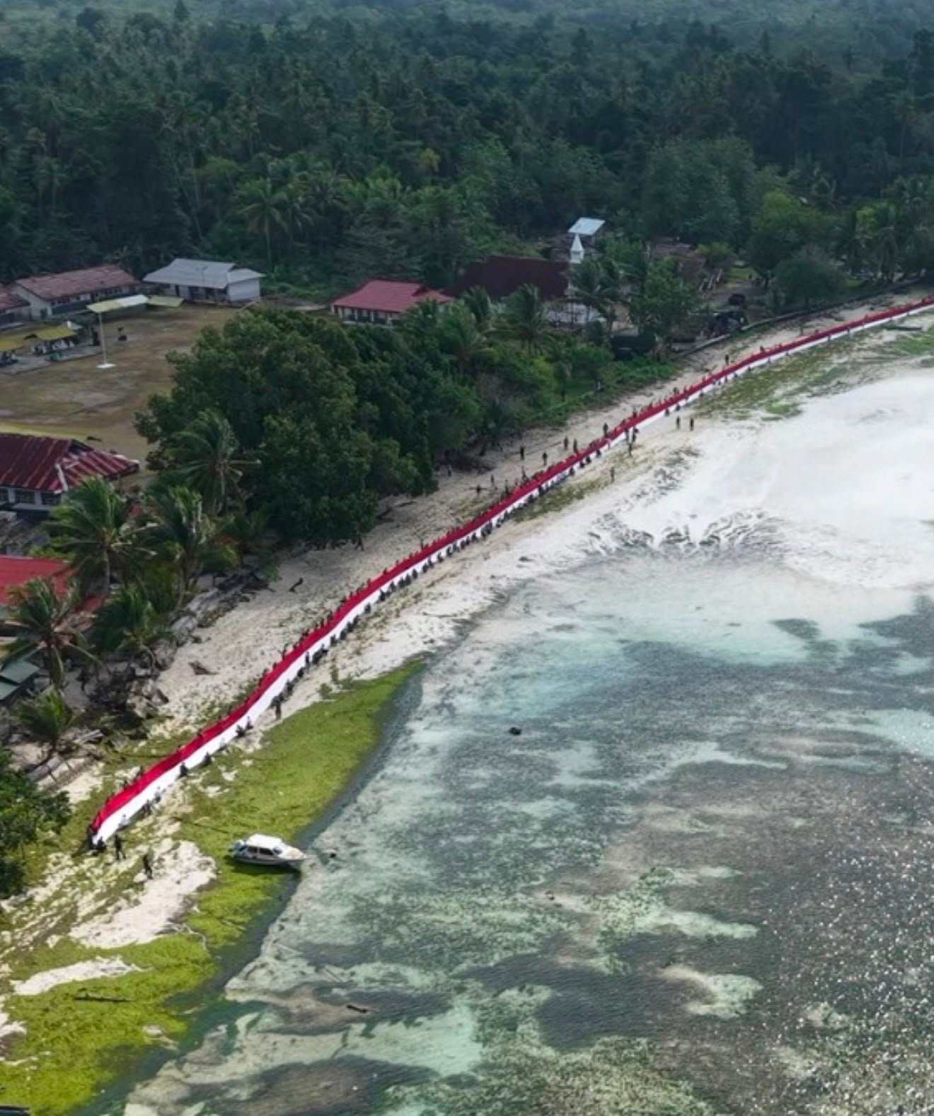 Merah Putih Membentang 500 Meter, Aboru Ciptakan Momen Bersejarah di HUT ke-81 Republik Indonesia 1 IMG 20260818 WA0004