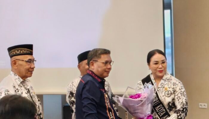 Lisa Wattimena Dikukuhkan sebagai Bunda Guru Kota Ambon, Bodewin Dorong Kolaborasi Perkuat Pendidikan