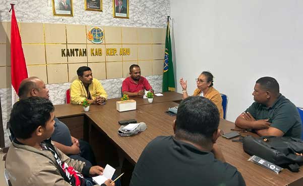 Kantah Aru Terima Kunjungan 2 OPD-Kades Bahas Pembangunan PLTS 1 Kantah Aru 2OPD Kades Bhs Pembangunan PLTS