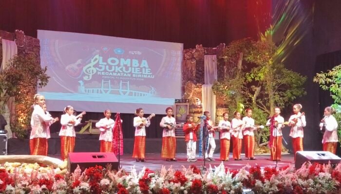 Jukulele Guncang Taman Budaya, Generasi Muda Sirimau Unjuk Talenta