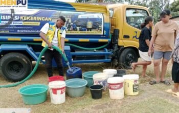 Kekeringan Melanda Gunung Nona, BWS Maluku Drop 5.000 Liter Air Bersih ke Dusun Nahel