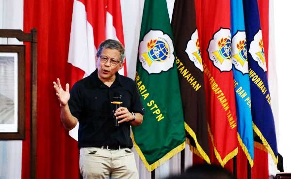 Rocky Gerung Politeknik Agraria STPN