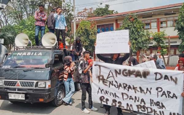 Aliansi Mahasiswa Jargaria Desak Polda Maluku Tuntaskan 3 Kasus Dugaan Korupsi 1 Aliansi Mahasiswa Jargaria Demo