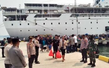 Aparat Gab TNI Polri Swiping di Pela Yos Sudarsi Dobo