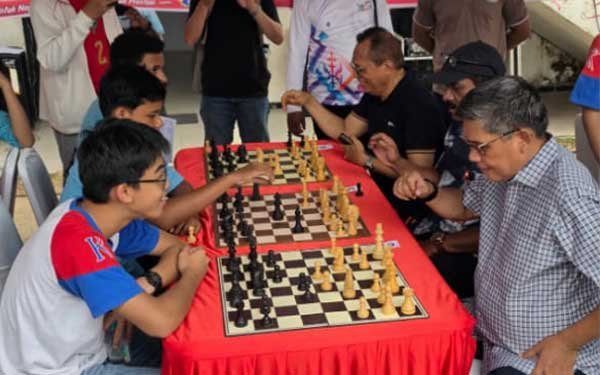 Begini Pesan Bodewin Wattimena di Turnamen Catur SD-SMP Kota Ambon 1 BW Turnamen Catur SD SMP Kota Ambon