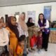 Kunjungi Laha, Lisa Wattimena Salurkan Bantuan untuk 50 Anak Stunting