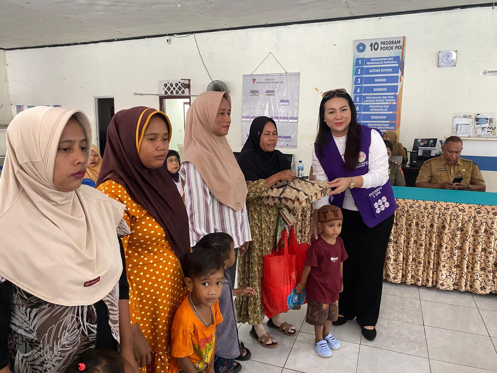Kunjungi Laha, Lisa Wattimena Salurkan Bantuan untuk 50 Anak Stunting 1 IMG 20261005 WA0011 scaled