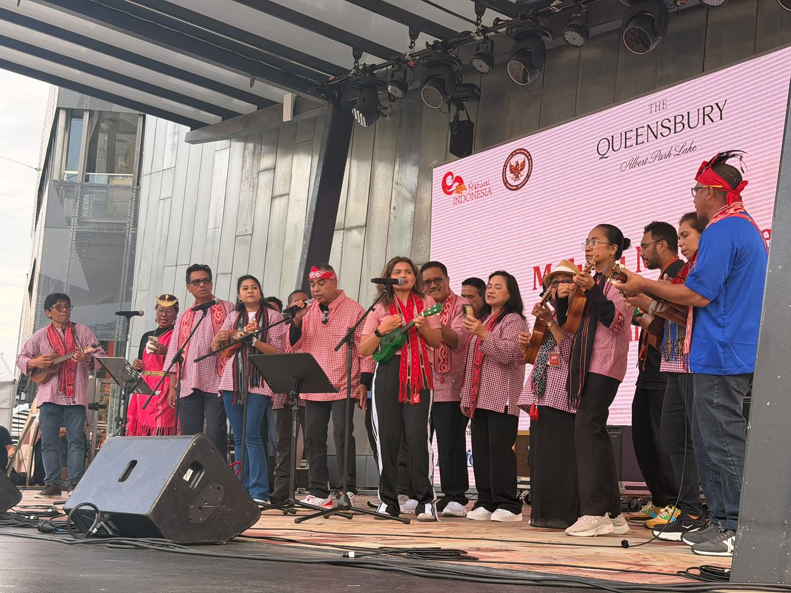 Jukulele Maluku Basudara Melbourne dan Nico Tulalessy Warnai Festival Indonesia Melbourne 2026 1 IMG 20261024 WA0056
