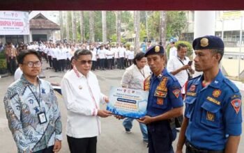 Dukung Damkar Ambon Tangani Karhutla, Asuransi Jasindo Beri Bantuan Masker 2 Walkot BW Asuransi Jasindo Bantu Damkar Ambon Masker