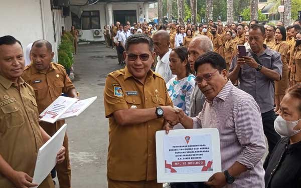 Walkot BW Bantuan Korban Kebakaran